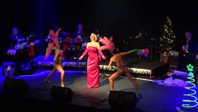'Marilyn Monroe' performing during a RAT PACK concert